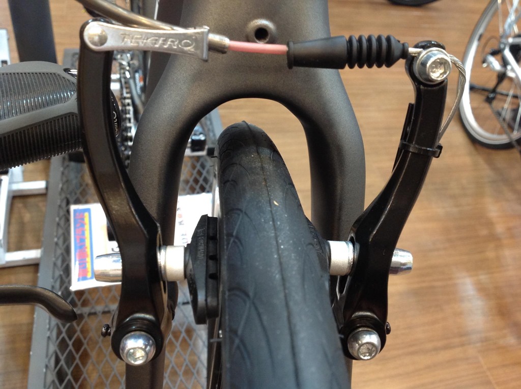 クロスバイクのブレーキのかけ方はゆっくりと