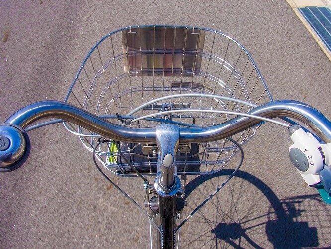 自転車で歩道でベルを鳴らすのはマナー違反？