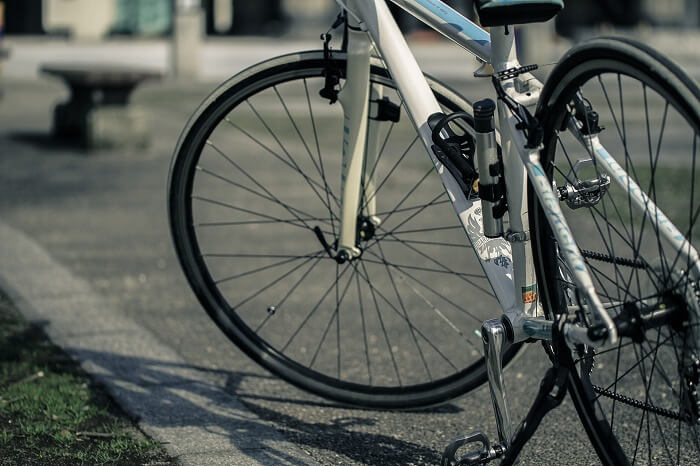 意外と気にしてない自転車のタイヤ。寿命のサインを見逃すな！