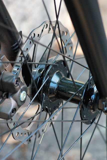 自転車のタイヤに付いているスポークの役割とは？