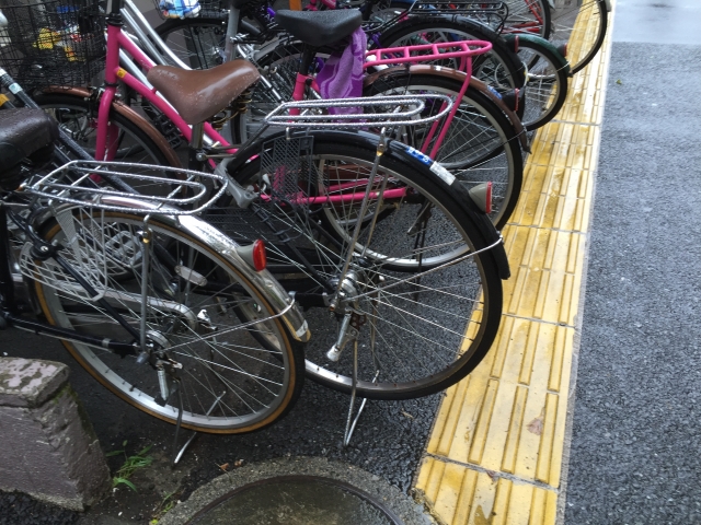 強風の日に自転車に乗らなければならない！転倒防止策は？│BICYCLE POST