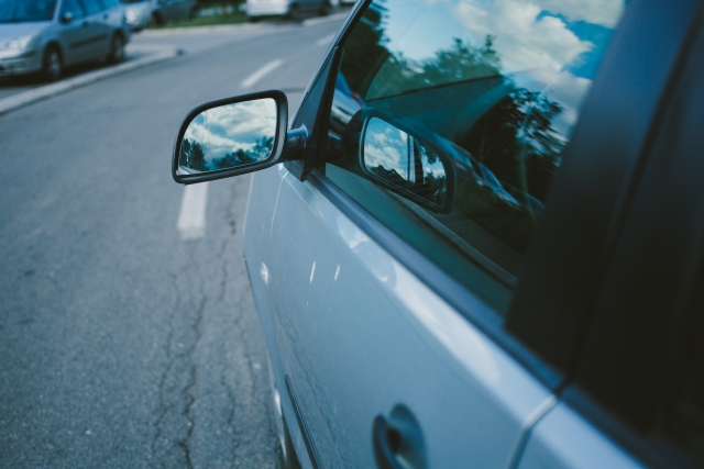 自動車のミラーに接触したかも！どういう対処すればいい？
